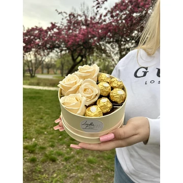 Szappanrózsa + Ferrero doboz 15x8 cm krém