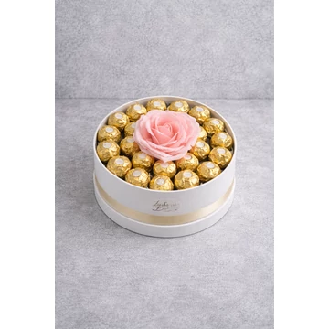 Ferrero Rocher + szív alakú rózsa fej 20 cm Boxban