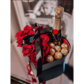 Exclusive ajándék Örökózsa + Moët & Chandon pezsgő + Ferrero Rocher