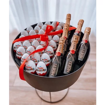 Exclusive ajándék Box: Kinder tojás + Moët & Chandon pezsgő