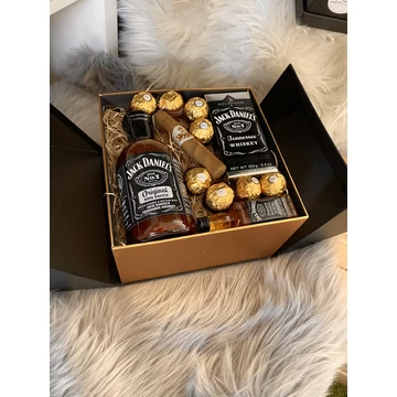 Jack Daniel’s whiskey ital + Ferrero Rocher + BBQ szósz LuxBox