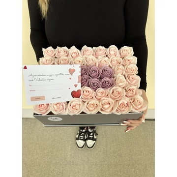 Fehér Örökrózsa Box szögletes forma - lila és rózsaszín szappanrózsa