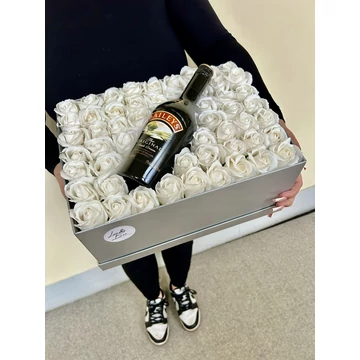 Fehér szögletes rózsa Box + Baileys
