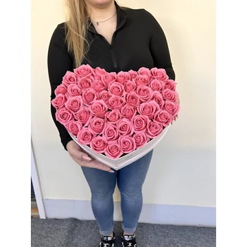 Rózsa Box szív alakú 43 cm Ø - választható színű és típusú rózsával