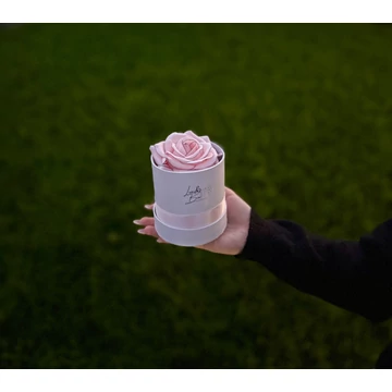 Rózsa Box 1 szál rózsaszín átmenetes szappanrózsából 10 cm Rózsa Box 1 szál rózsaszín átmenetes szappanrózsából 10 cm