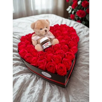 Szív alakú Box XL-es méret: vörös örökrózsa, mini Nutella, aranyos plüss