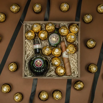 Wood Box: Zwack Unicum + Ferrero Rocher + csoki Szívar Lux&amp;Box ajándék csomag rendelés, készítés