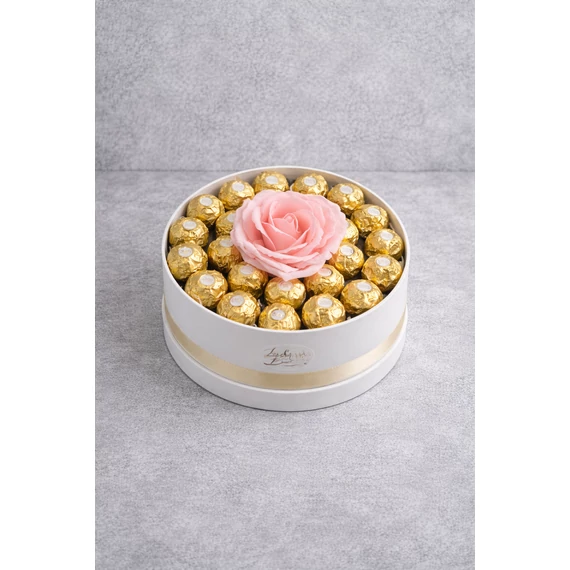 Ferrero Rocher + szív alakú rózsa fej 20 cm Boxban