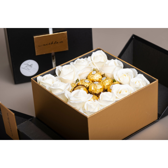 Fehér örökrózsa + Ferrero Rocher LuxBox