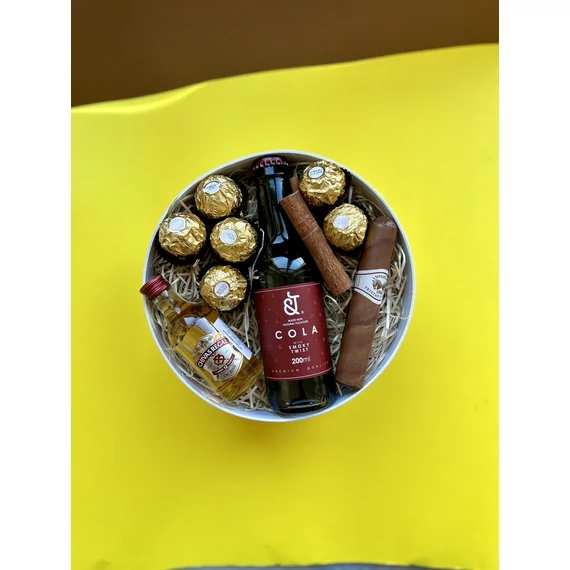 Man Box Chivas Regal's scotch whisky ital kézműves Cola + Ferrero Rocher + csoki szivar
