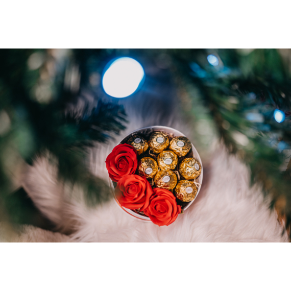 Valentin napi box Mini Box: Vörös örökrózsa + Ferrero Rocher