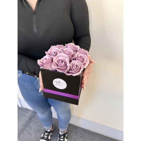 Örökrózsa Box szögletes S méret kb 14 cm - választható színű virággal