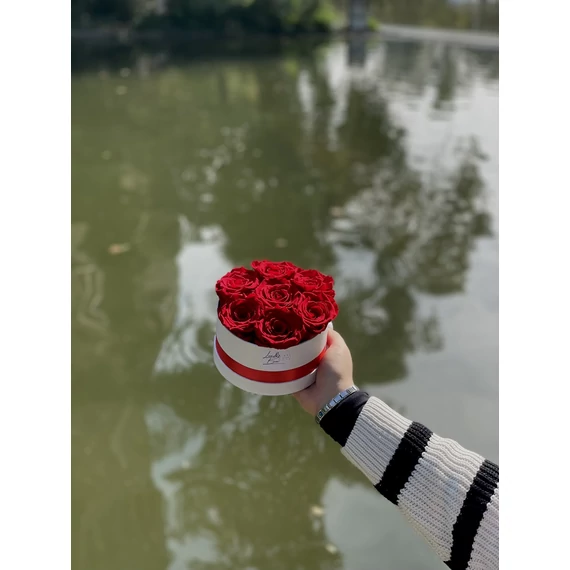 Tartósított örökrózsa dobozban 12 cm piros