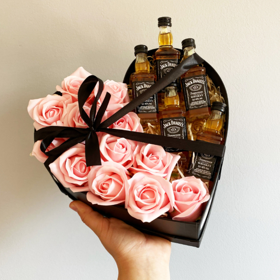 Szív alakú ital Box: örökrózsa + mini Jack Daniel's