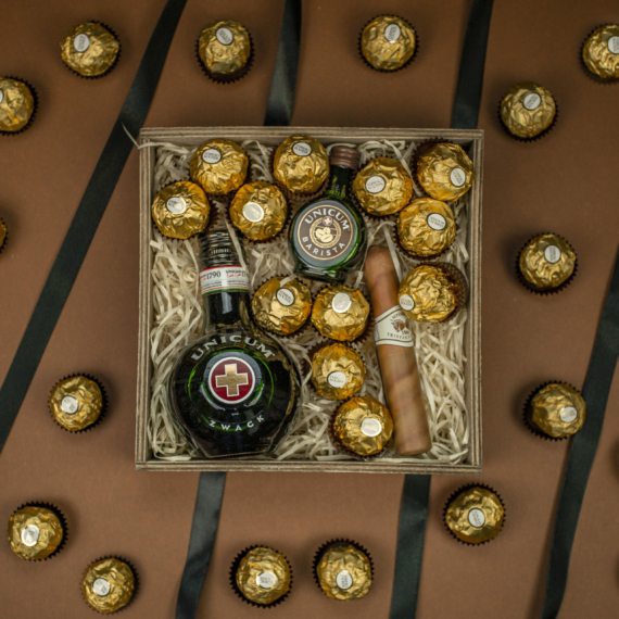 Wood Box: Zwack Unicum + Ferrero Rocher + csoki Szívar